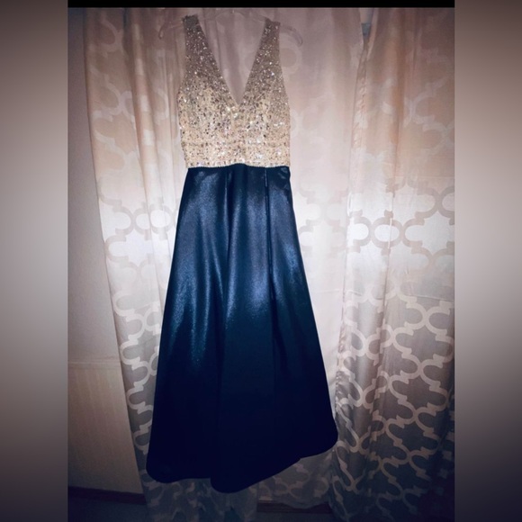 Prom/Formal dress - Picture 2 of 8